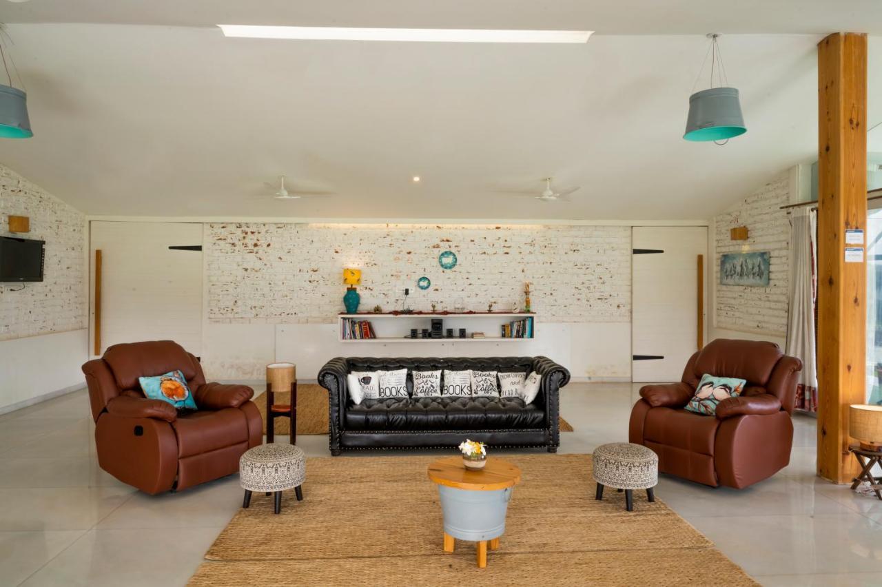 Saffronstays Onellaa, Nashik - Infinity Pool Villa Surrounded By A Vineyard Exterior foto