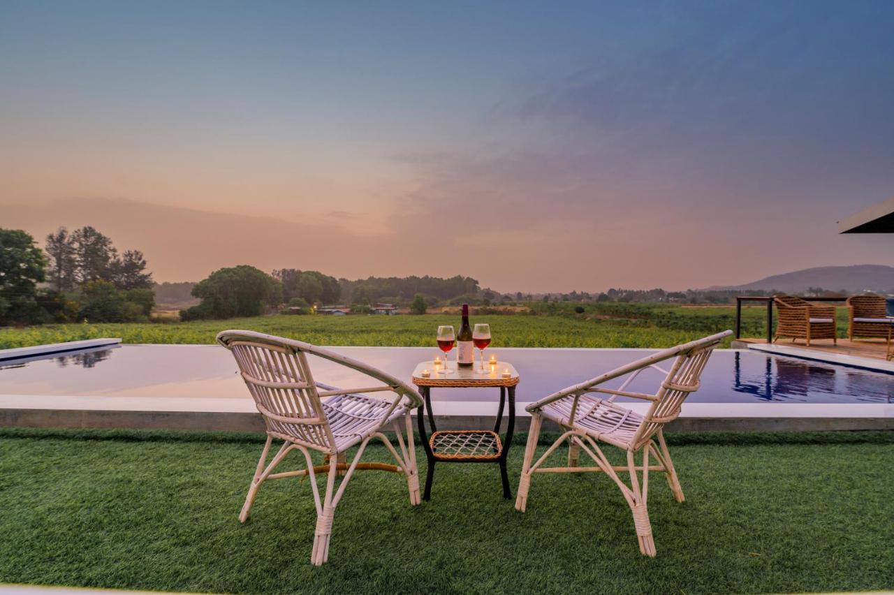 Saffronstays Onellaa, Nashik - Infinity Pool Villa Surrounded By A Vineyard Exterior foto