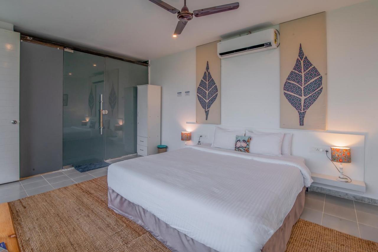 Saffronstays Onellaa, Nashik - Infinity Pool Villa Surrounded By A Vineyard Exterior foto