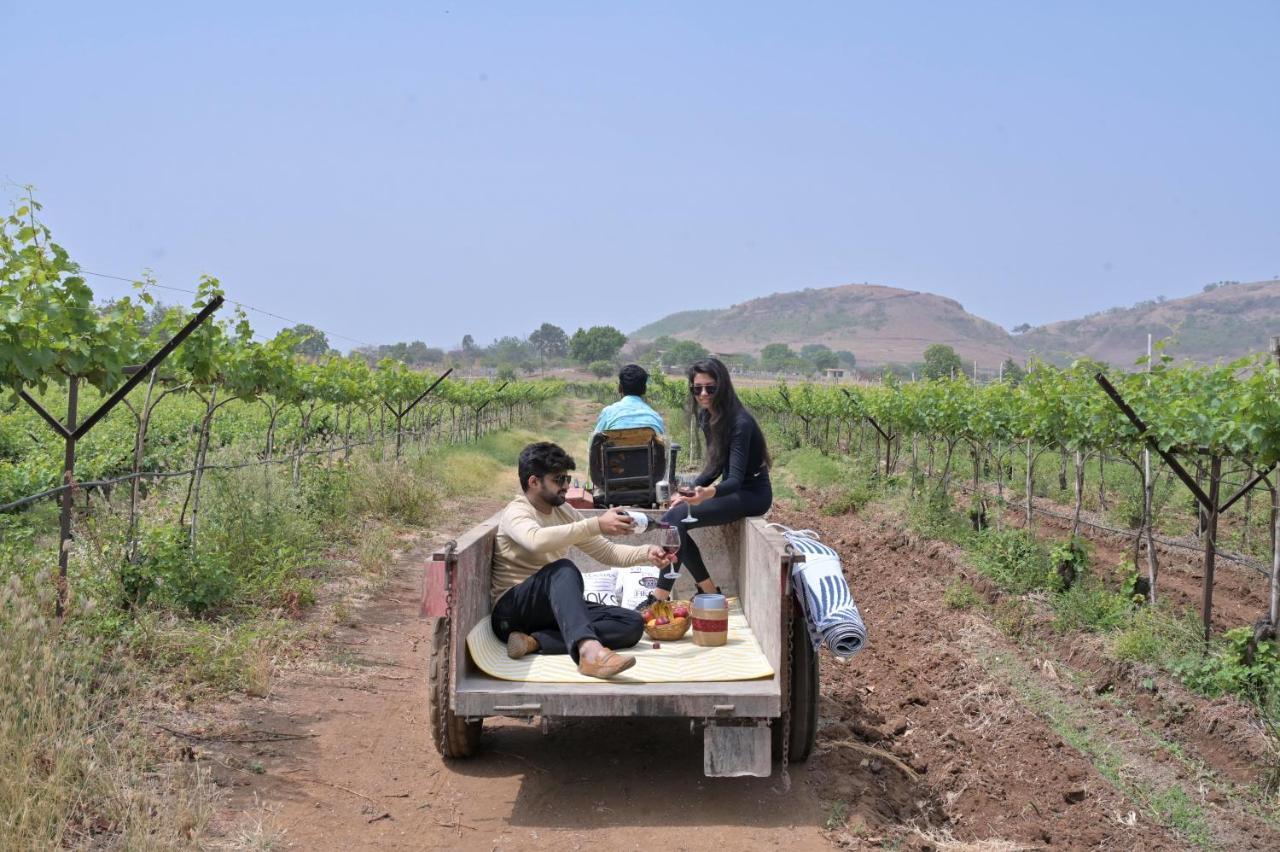 Saffronstays Onellaa, Nashik - Infinity Pool Villa Surrounded By A Vineyard Exterior foto