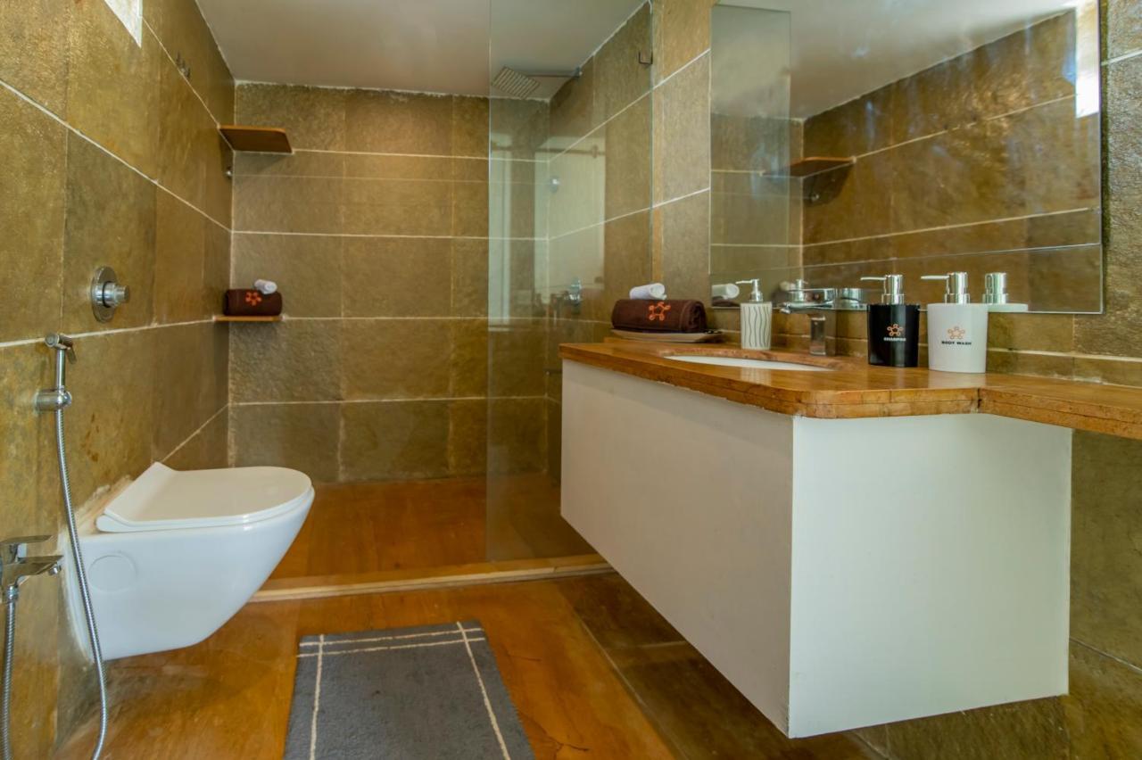 Saffronstays Onellaa, Nashik - Infinity Pool Villa Surrounded By A Vineyard Exterior foto