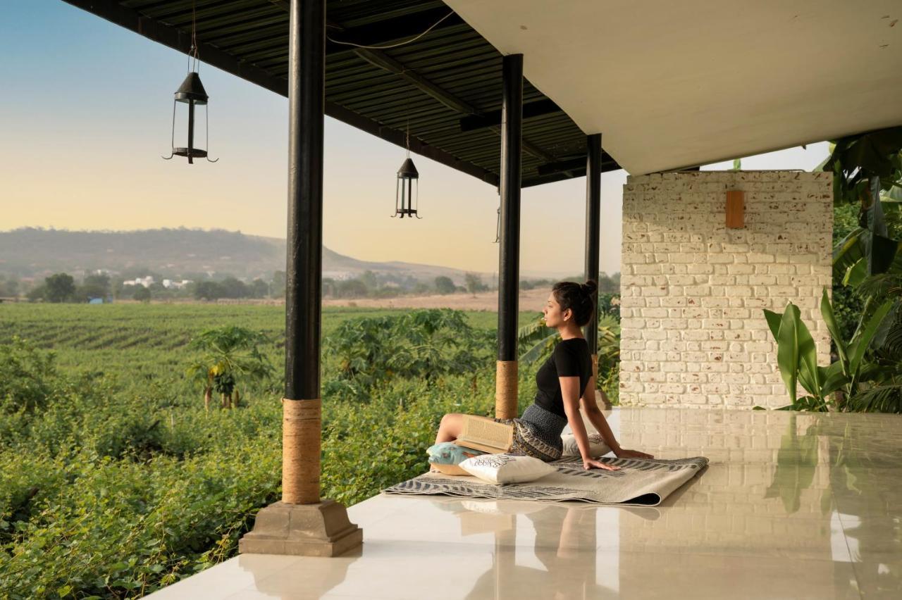 Saffronstays Onellaa, Nashik - Infinity Pool Villa Surrounded By A Vineyard Exterior foto
