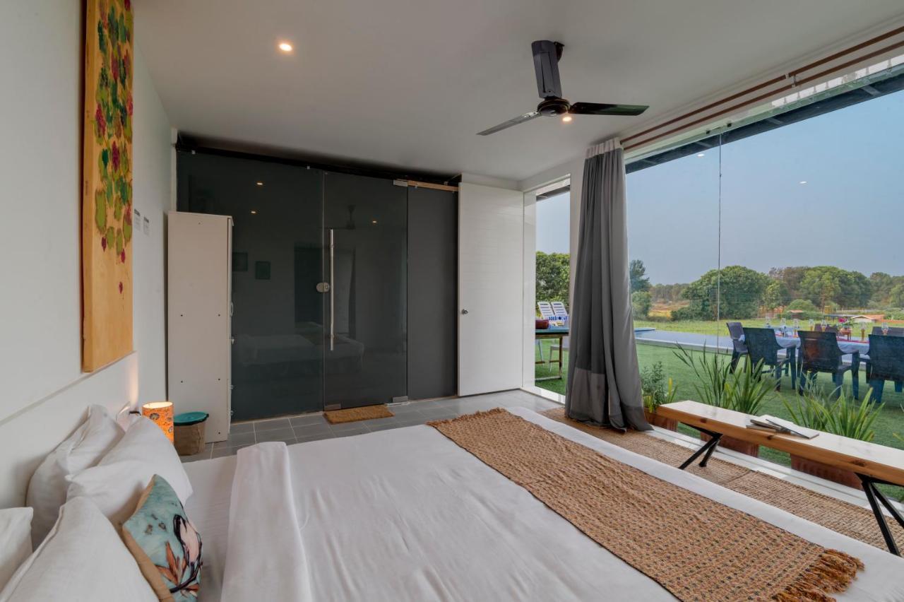 Saffronstays Onellaa, Nashik - Infinity Pool Villa Surrounded By A Vineyard Exterior foto