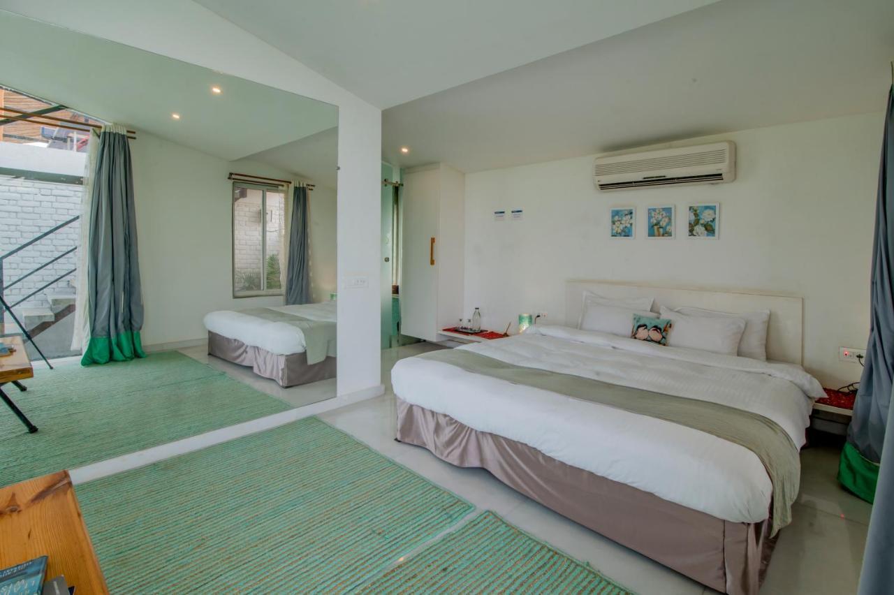 Saffronstays Onellaa, Nashik - Infinity Pool Villa Surrounded By A Vineyard Exterior foto